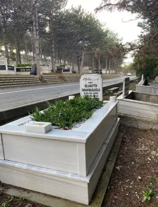 Klasik tek kişilik beyaz mermer mezar