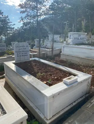 Sade tek kişilik mermer mezar modeli